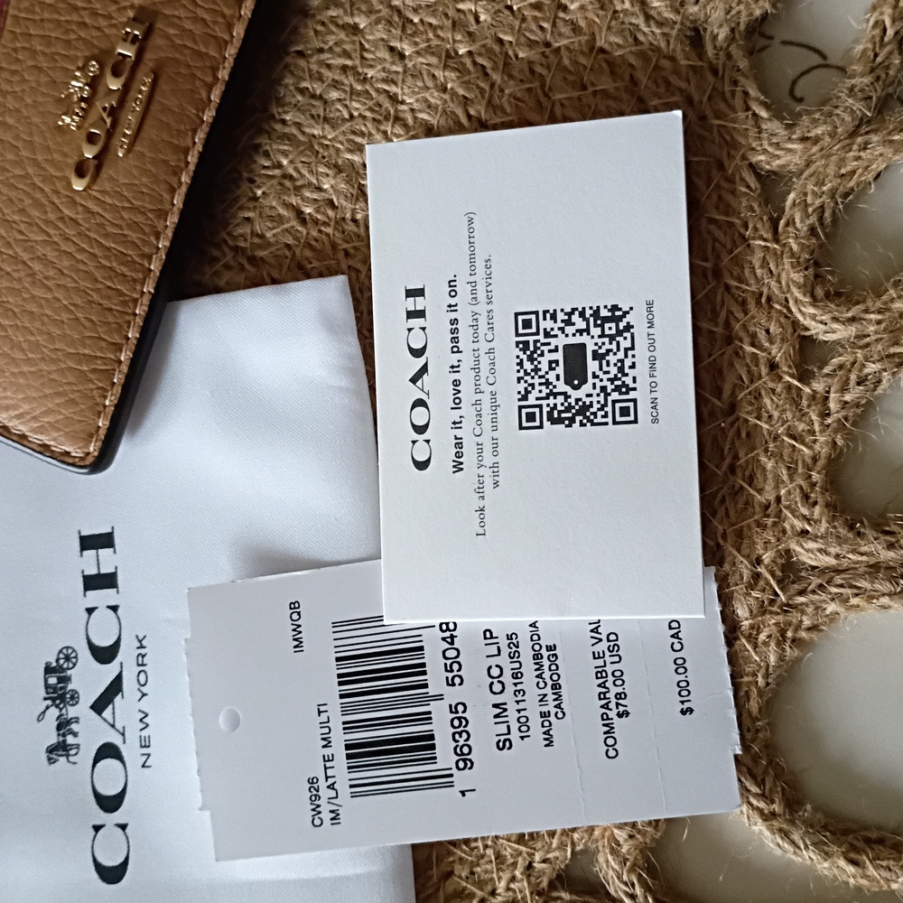 Coach Tan and Pink Lip Card Holder With Dust Bag NWT - Picture 4 of 4